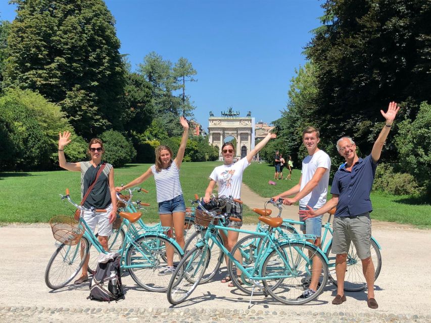 Milan: Highlights and Hidden Gems Guided Bike Tour - Guides, group rhythm, and language