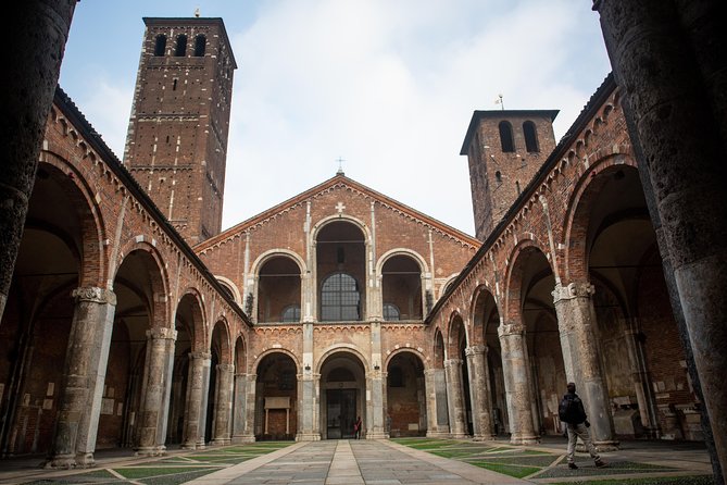 Milan Hop-On Hop-Off Bus Tour with Four Routes - Red Line A: Castello, La Scala, and the Duomo
