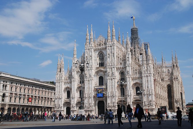 Milan : ITALIAN FOOD TOUR - 3h - Brera brings pizza or focaccia