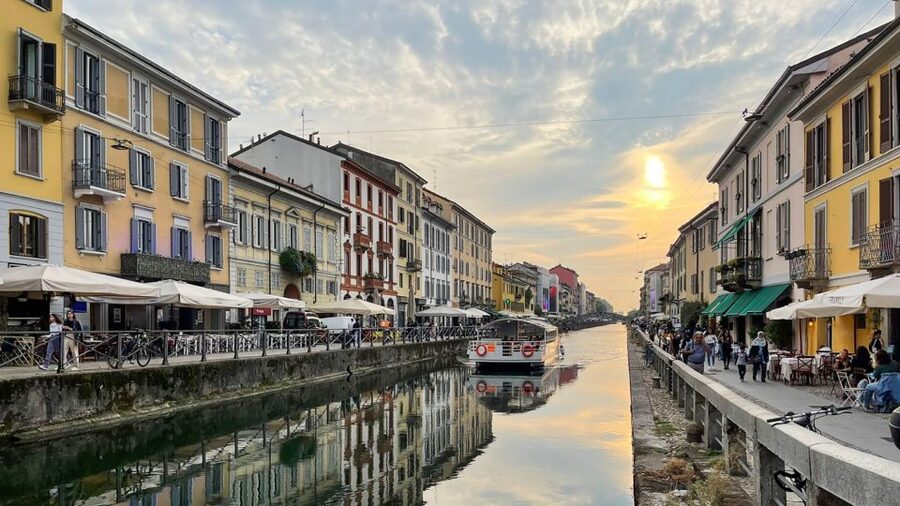 Milan: Navigli District Canal Boat Tour with Aperitivo - Choosing your aperitivo drink and snacks