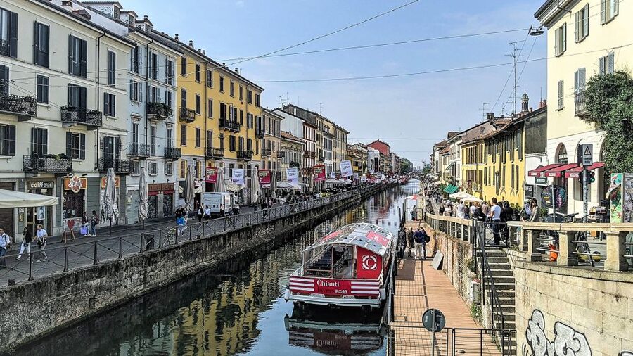 Milan: Navigli District Canal Boat Tour with Aperitivo - The best time to book
