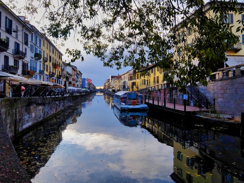 Milan: Navigli District Guided Canal Cruise - Boat comfort and the best time to go