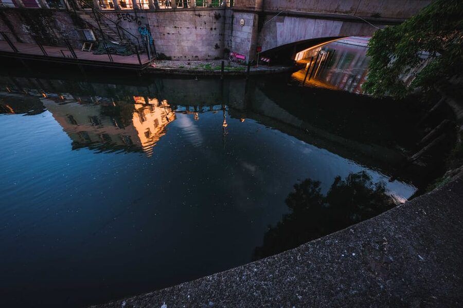 Milan: Navigli District Guided Canal Cruise - What the $35 price buys you