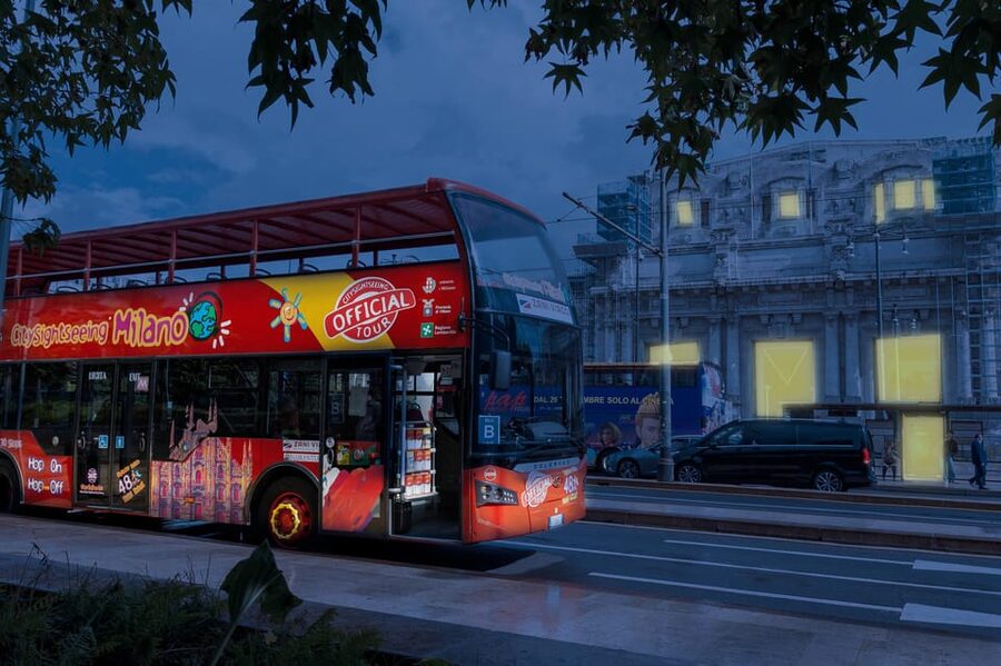 Milan: Night Tour by Bus - The Duomo and Milan’s grand center