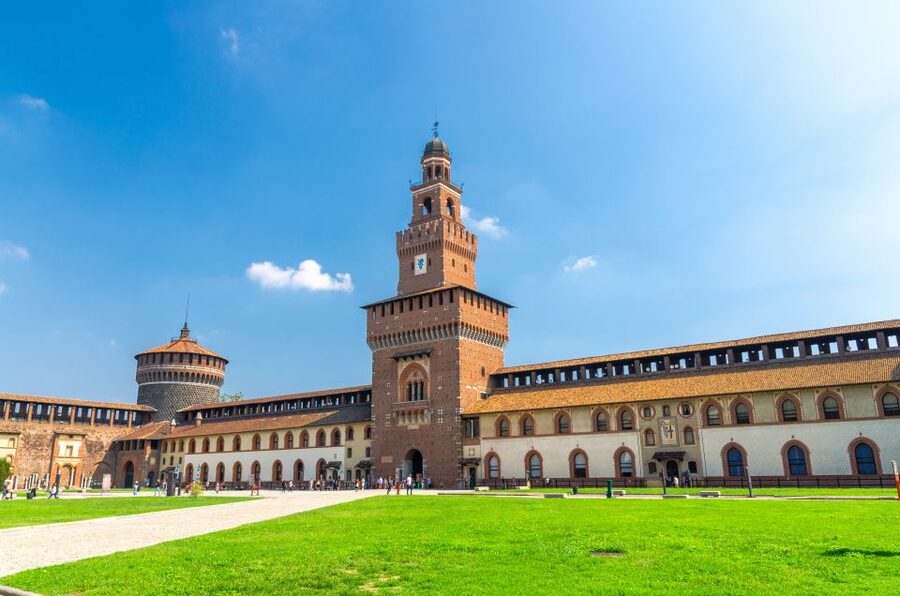 Milan: Old Town Highlights Private Guided Tour - Guides, pace, and group arrangements