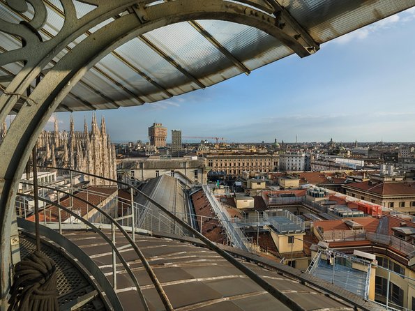 Milan Pass Including Duomo Terraces and La Scala - Using the Hop-On Hop-Off Bus
