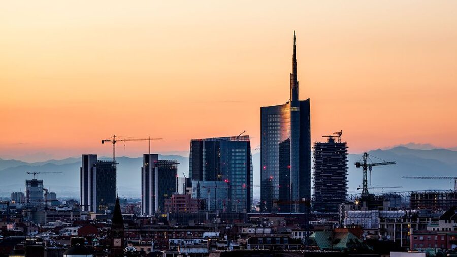 Milan: Piazza Gae Aulenti and Pelli Tower Walking Tour - Why this modern Milan walk is worth considering