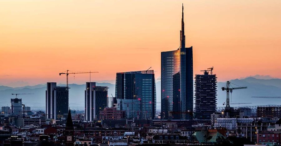 Milan: Piazza Gae Aulenti and Pelli Tower Walking Tour - Piazza Gae Aulenti and the Porta Nuova district