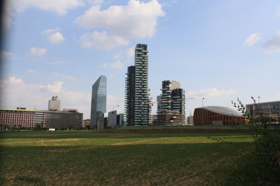 Milan: Piazza Gae Aulenti and Pelli Tower Walking Tour - Along Corso Como toward Eataly