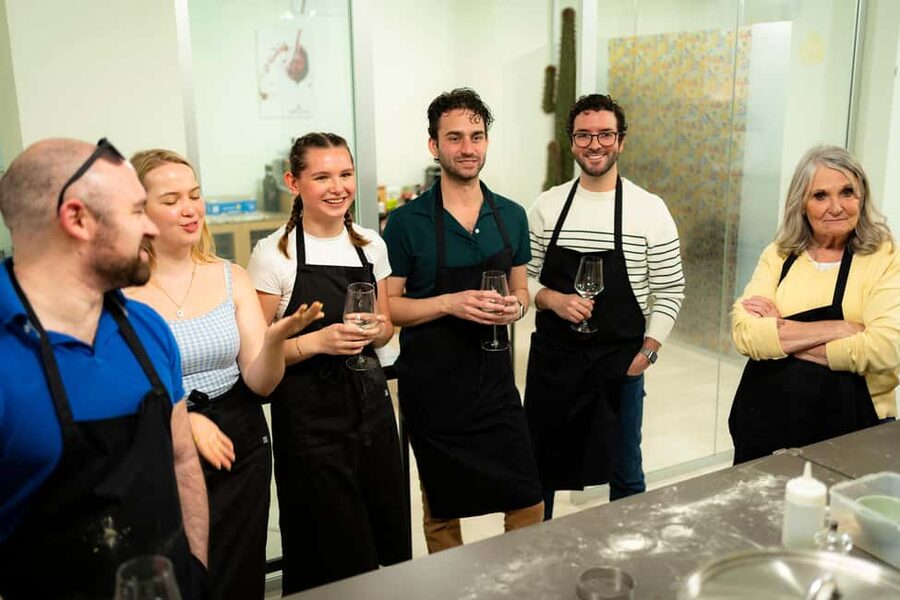 Milan: Pizza and Tiramisu Cooking Class with Wine Tasting - Baking and eating your own pizza