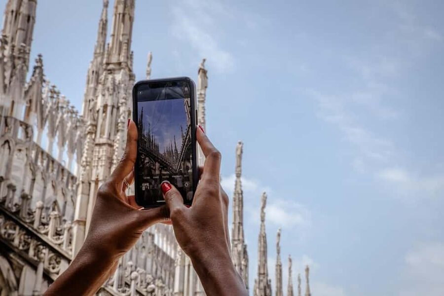 Milan: Priority Access Duomo and Rooftop Tour - The guides make the two hours count