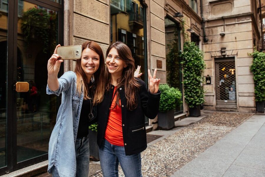 Milan: Private Navigli Neighborhood Walking Tour - Meeting your guide by the Constantine Statue