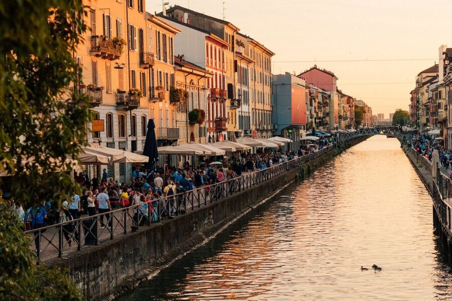 Milan: Private Navigli Neighborhood Walking Tour - Street art, shops, and the everyday side of Navigli
