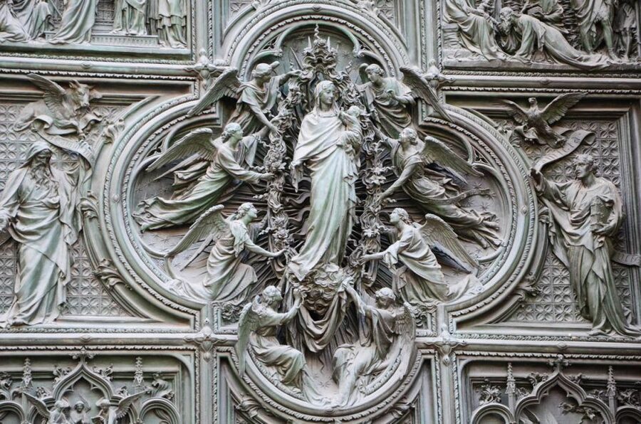 Milan: Private or Shared Essential Walking Tour - Royal power around the cathedral square
