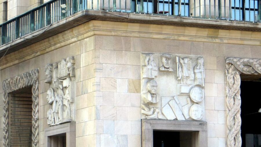 Milan: Private or Shared Essential Walking Tour - Reaching Sforza Castle and the city’s dukes