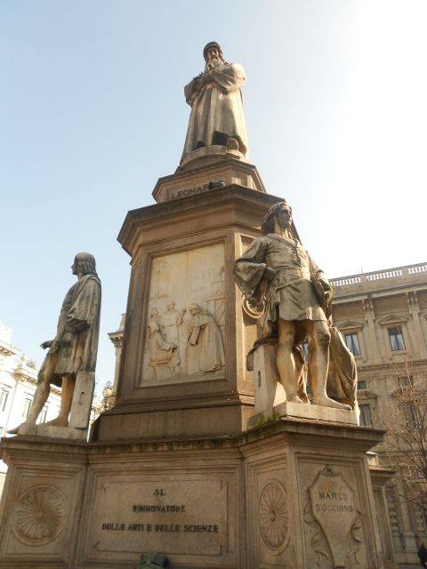 Milan: Private or Shared Essential Walking Tour - What the guides add to the walk