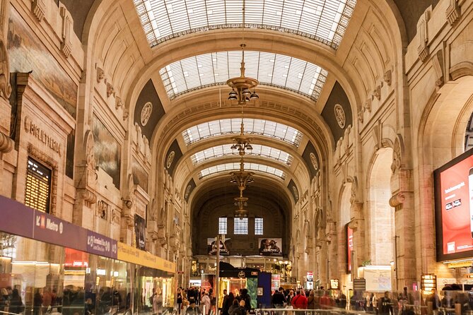 Milan Private Tour: Highlights & Hidden Gems with a Local - Piazza Mercanti gives you a compact starting point