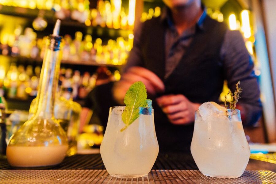 Milan: Private Tour with Drinks & Bites in Centro Storico - Three stops, three drinks, and three local bites