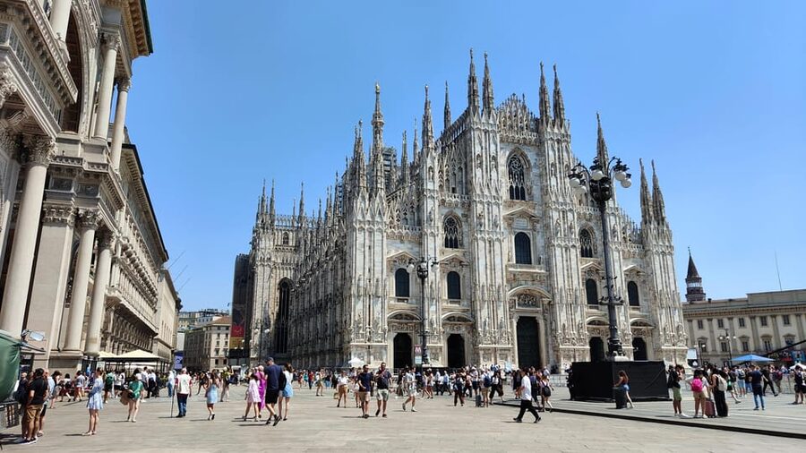 Milan: Private Walking Tour with Last Supper and Duomo Entry - Piazza della Scala and the sober face of La Scala