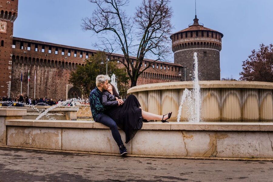 Milan: Professional Photoshoot Outside Sforza Castle - How the 15 to 45 minutes are used
