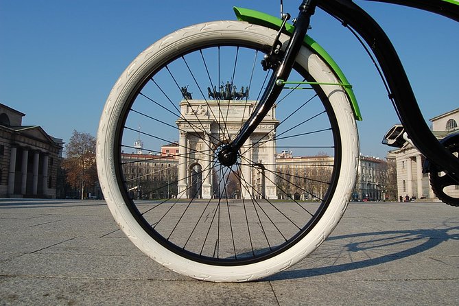Milan's Hidden Gems: Unique Bike Tour (ENG, NL) - Arco della Pace and the short café break