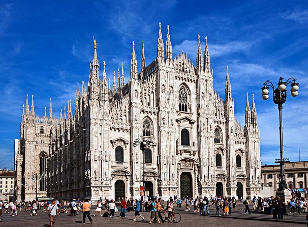 Milan's Must See: Half-Day Tour of Last Supper, Duomo & La Scala - Moving across Milan to Santa Maria delle Grazie