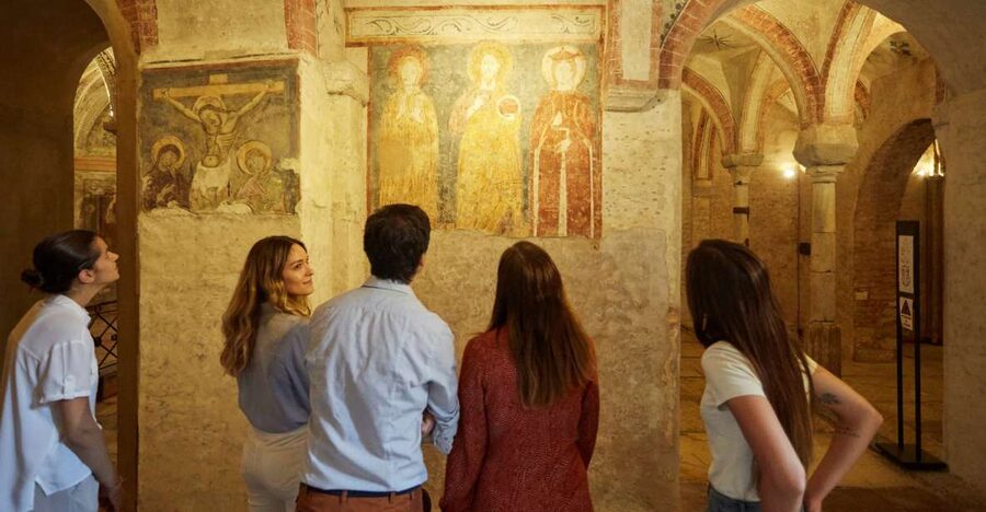 Milan: San Sepolcro Crypt Skip-the-Line Entry Ticket - What the 30-minute visit actually feels like
