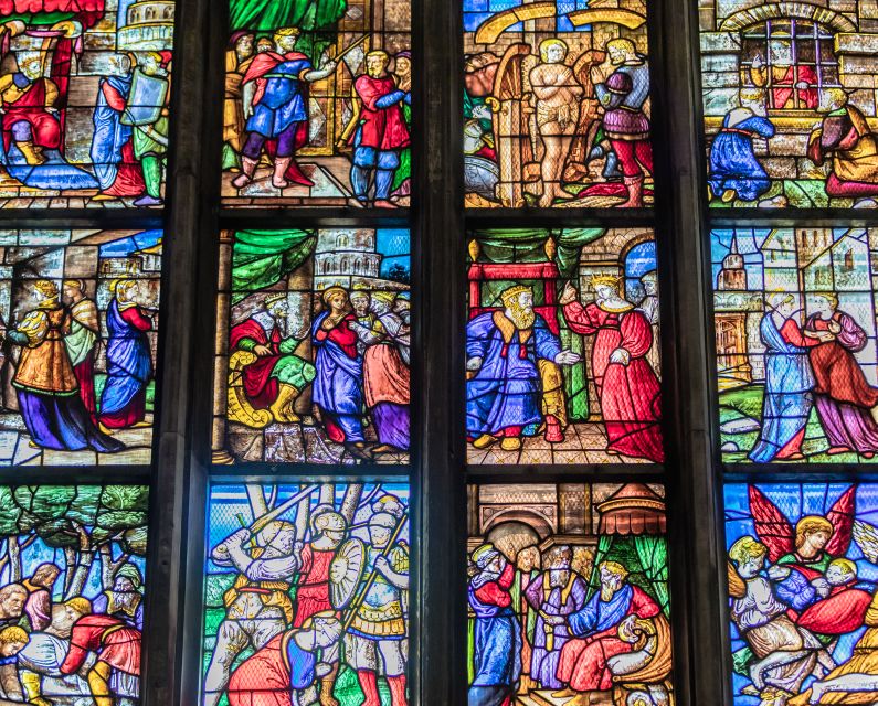 Milan: Scala Theater and Duomo Cathedral Guided Tour - Walking from opera to cathedral