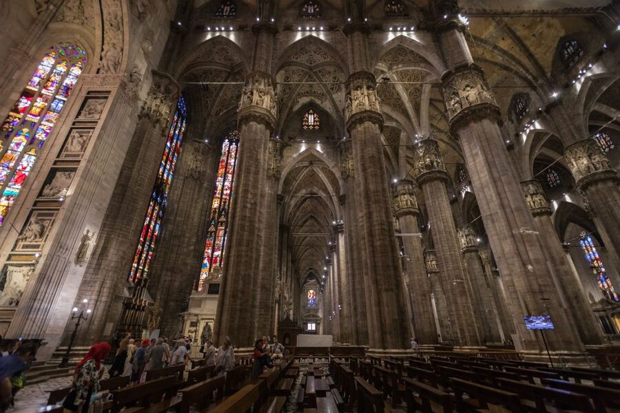 Milan: Scala Theater and Duomo Cathedral Guided Tour - Entering Milan’s Duomo with priority access