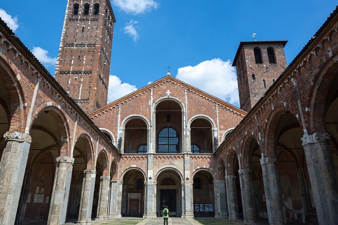 Milan Scavenger Hunt and Best Landmarks Self Guided Tour - Ending beside Naviglio Grande
