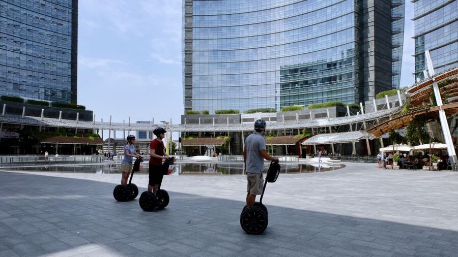 Milan: SEGWAY Tour with Live Tourist Guide 2 hours & half - From the Duomo to Milan’s modern skyline