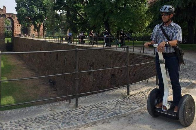 Milan: Segway Tour with Local Tourist Guide Live - 3 hours & half - La Scala, Palazzo Marino, and the Galleria