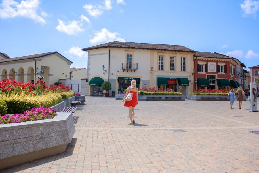 Milan: Serravalle Designer Outlet Roundtrip Bus Transfer - Returning to Milan on Time