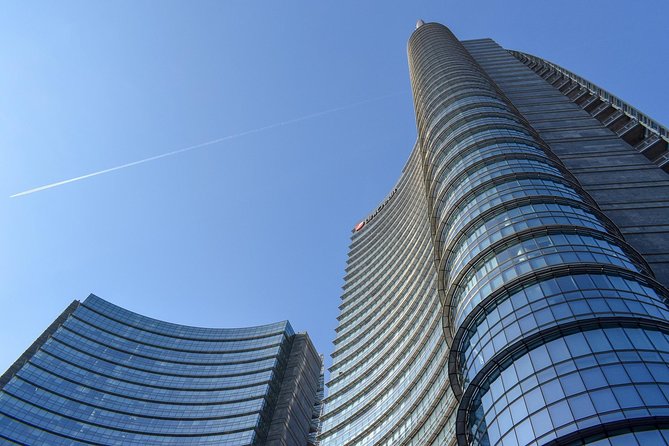 Milan Skyscrapers Guided Tour: Porta Nuova, Unicredit tower & Vertical Forest - Isola and the Vertical Forest towers
