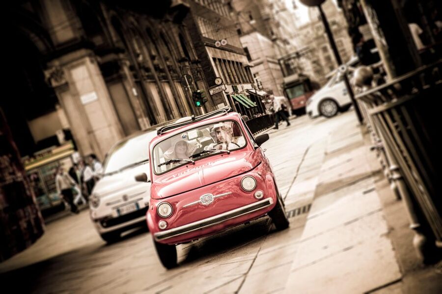 Milan: Slow Tour by Vintage Red Fiat 500 (1 hour, 1 stop) - The photo stop is short but useful