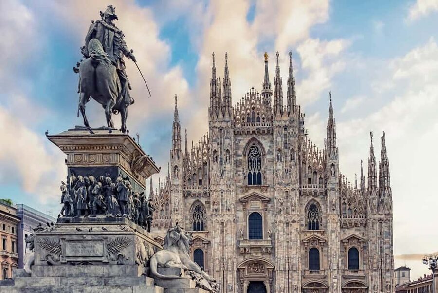 Milan Small Group: Duomo & Rooftop, Castle, Gelato Tasting - Walking to Sforza Castle through central Milan