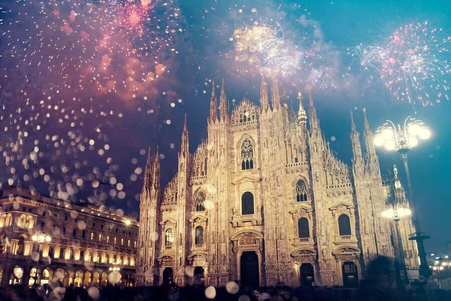 Milan Small Group: Duomo & Rooftop, Castle, Gelato Tasting - Inside Milan Cathedral, from archaeology to stained glass