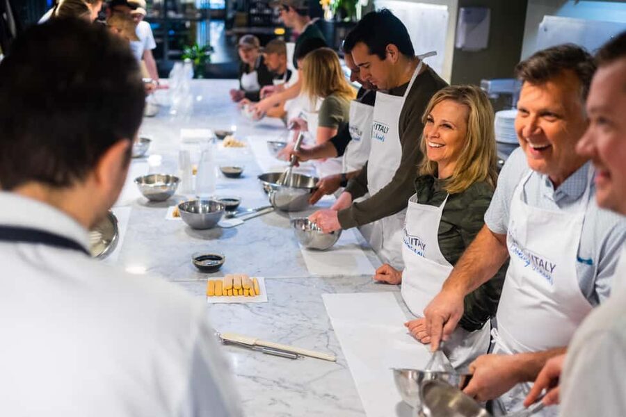 Milan: Small-group Pasta & Gelato Class with Unlimited Wine - Key points at a glance