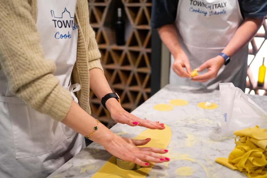 Milan: Small-group Pasta & Gelato Class with Unlimited Wine - Gelato brings a sweet finish