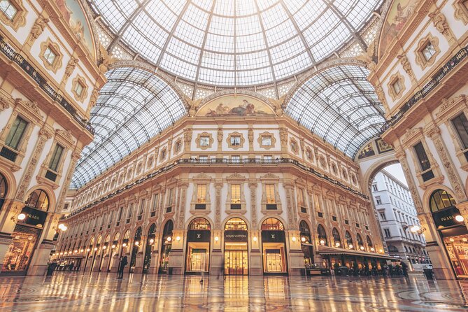 Milan : Small Group Tour Duomo and Terrazze - The guide experience and group size