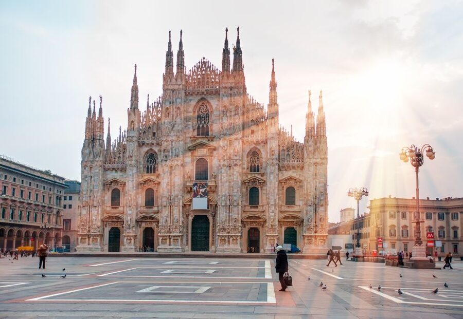 Milan: small group walking tour of the Duomo and city centre - Starting in Milan’s cathedral square