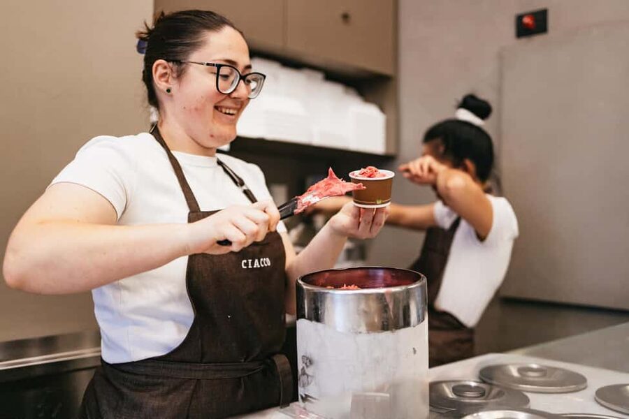 Milan: Street Food Walking Tour - The guides make the difference