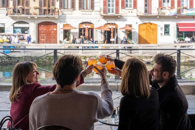 Milan: Sunset Navigli Food & Drinks Tour with a Local - How much food and drink do you receive?