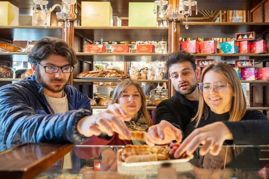 Milan: Sweet Delights Patisserie Tour - La Scala and the Story of Panettone