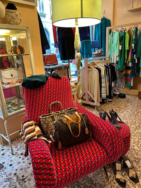 Milan: The Ultimate Vintage Shopping Guide - What the Milan vintage guide actually gives you