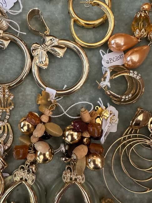 Milan: The Ultimate Vintage Shopping Guide - Jewelry and accessories for smaller souvenirs