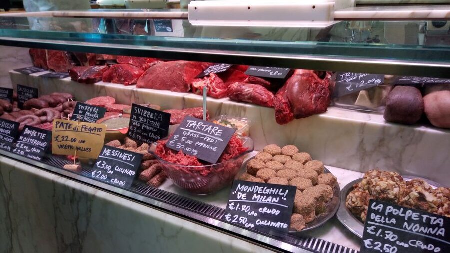 Milan: Traditional and Modern Food Tour - Stop one: Franciacorta in a tucked-away wine venue