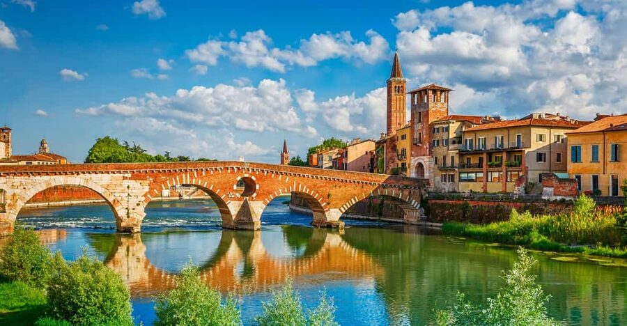 Milan: Verona Day Tour with a Lake Garda Cruise to Sirmione - Verona in three useful hours