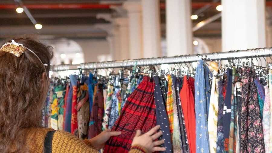 Milan: Vintage Shopping Tour - Meeting at Pasticceria Viscontea