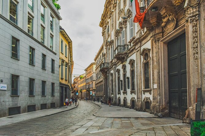 Milan Walking Tour: Explore Top Sights & Hidden Gems - Cavalli e Nastri and Milan’s fashion side